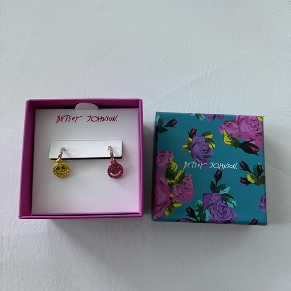 Betsey Johnson Smiley Huggie Earrings - Picture 4 of 4